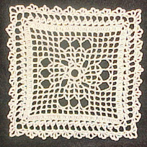 Lacet Filet Square Doily