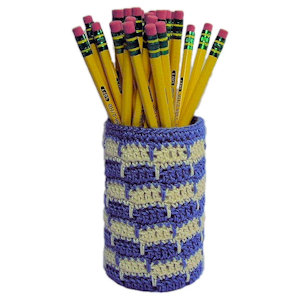 Over Chain Pencil Cup